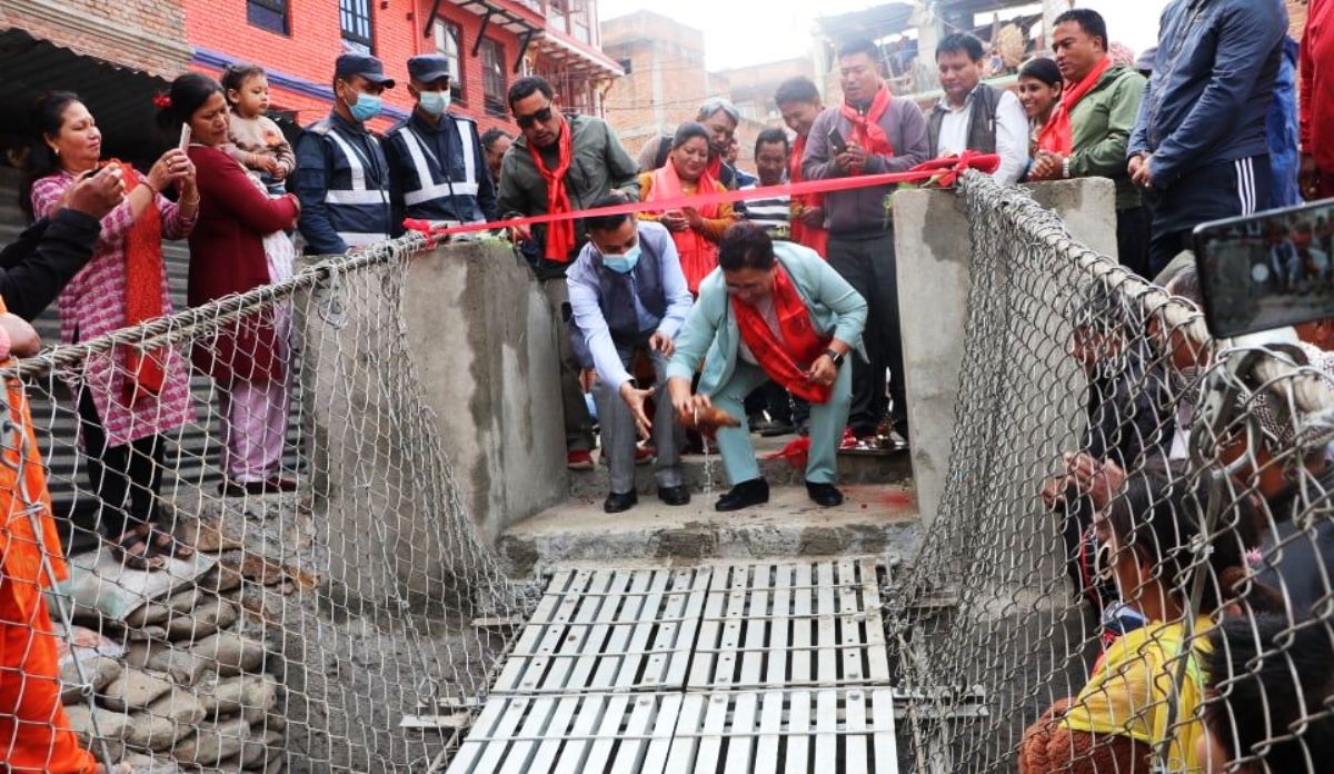 ऊर्जामन्त्री भुसालद्वारा कार्यविनायक र मच्छिन्द्रबहाल जोड्ने झोलुङ्गे पुल उद्‌घाटन